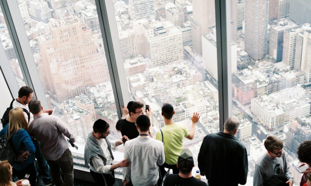 remote-employee-performance:-global-teams-management-guide-2025